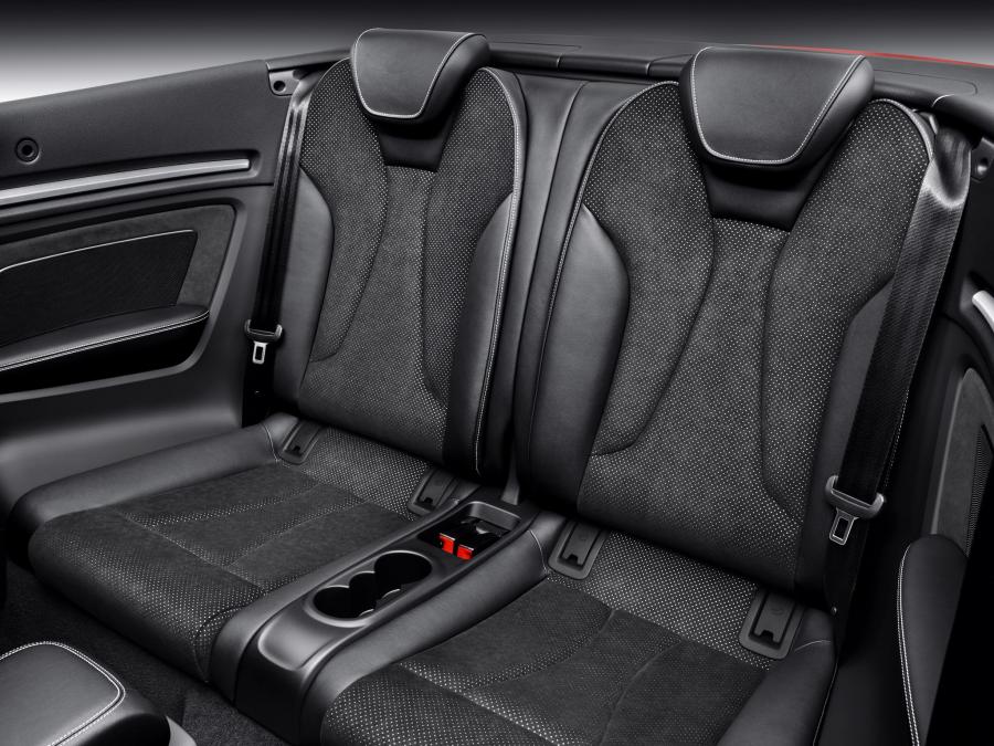 Интерьер Audi A3 Cabriolet 2.0 TDI S-Line (8V) 2013 года  (WW) (фото 8 из 24)